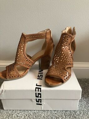 Women's Brown Square Heel with Mesh Cover size 8, 3.5" heel